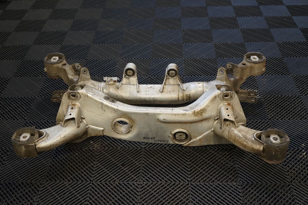 Rear subframe (5)