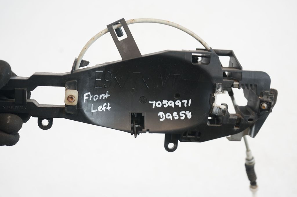 Front door exterior handle/bracket (7)