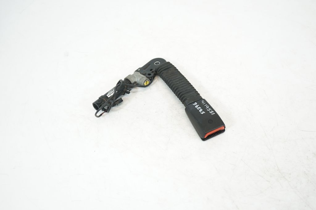 Front seatbelt buckle (2)