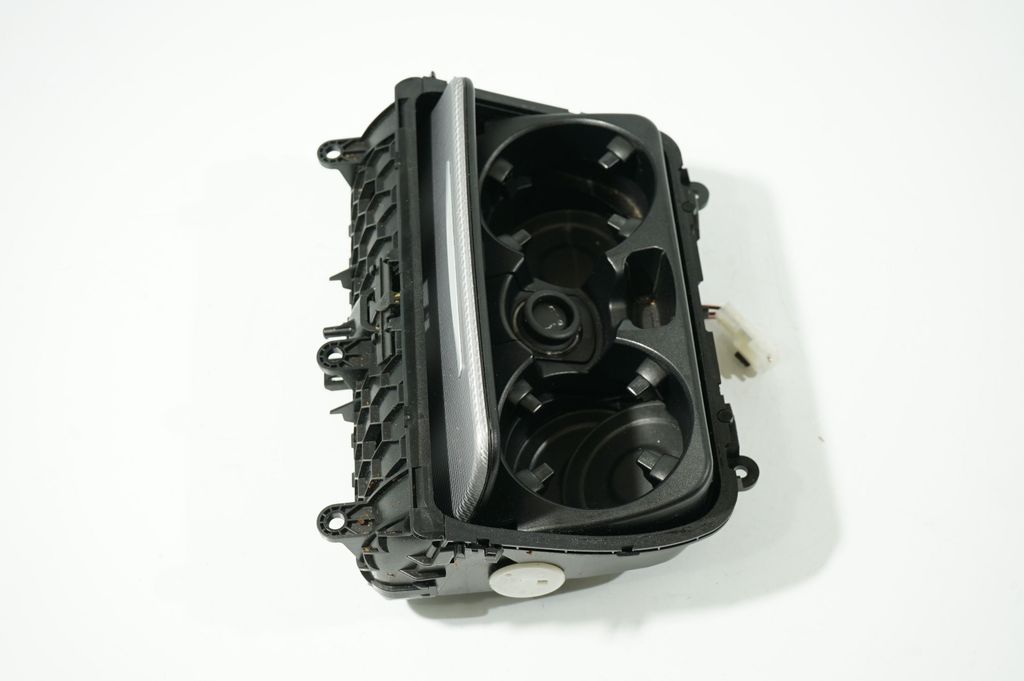 Cup holder front (4)
