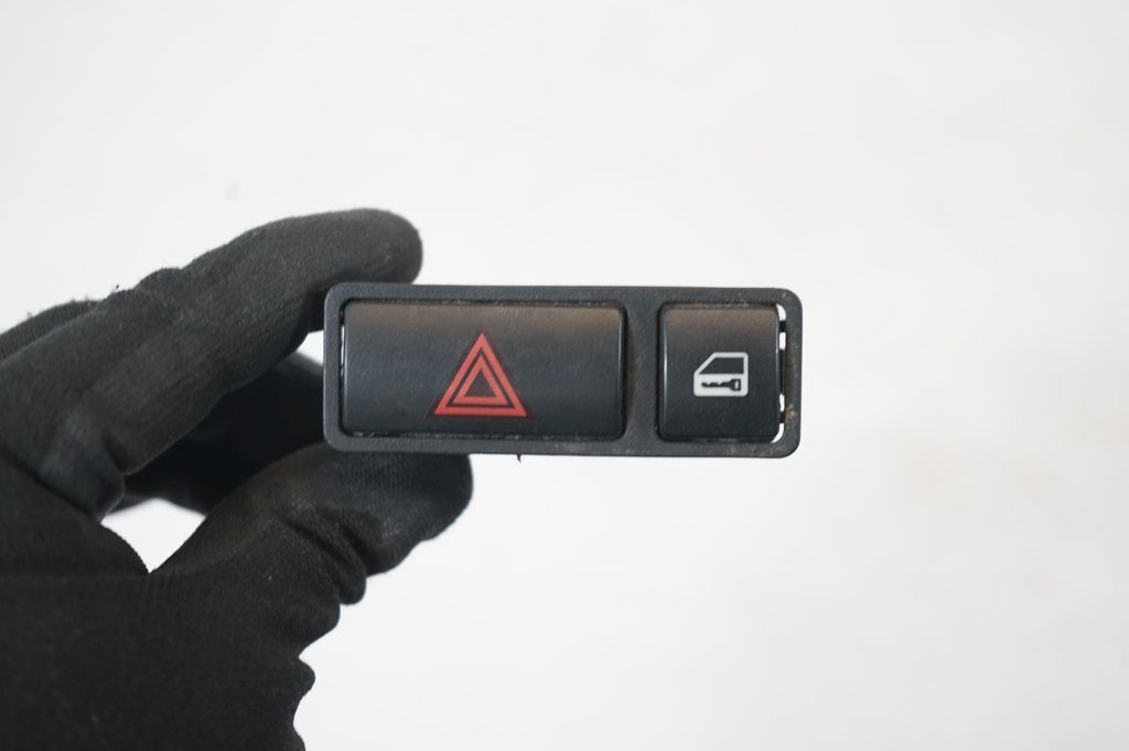 Hazard light switch (6)