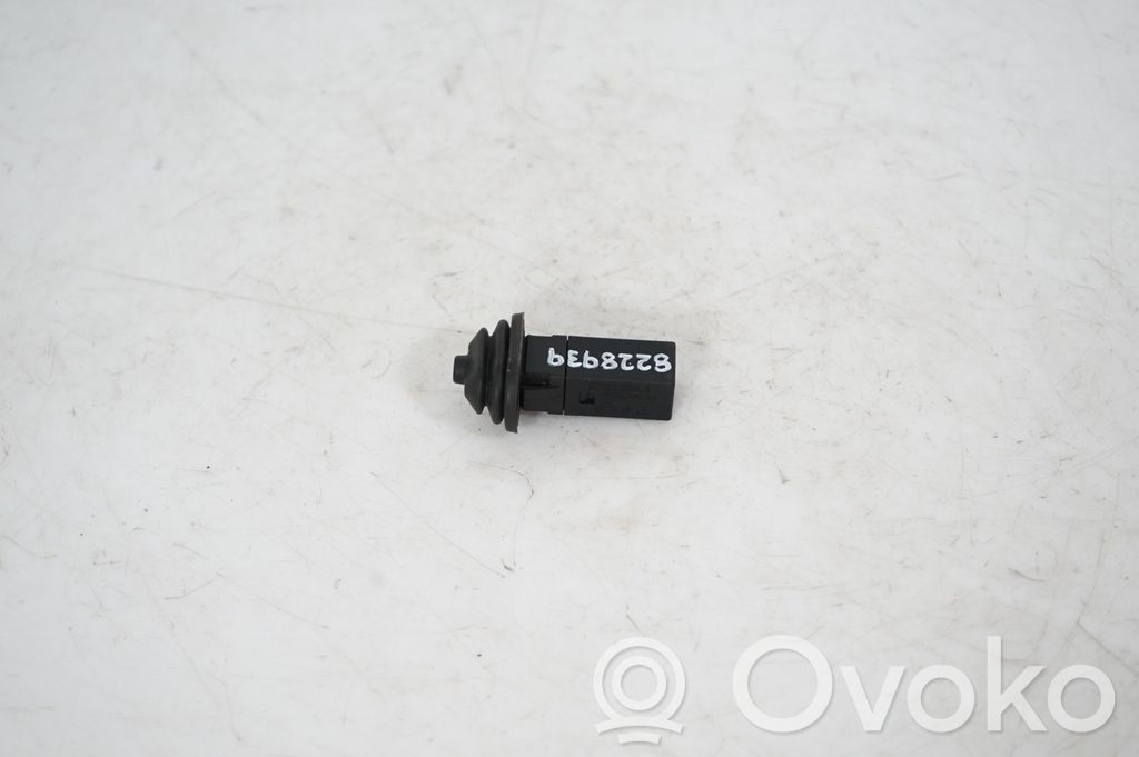 Fuel tank cap lock (3)