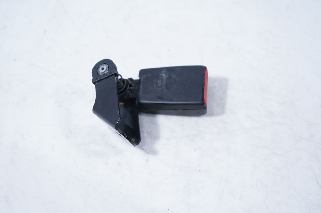 Rear seatbelt buckle (5)