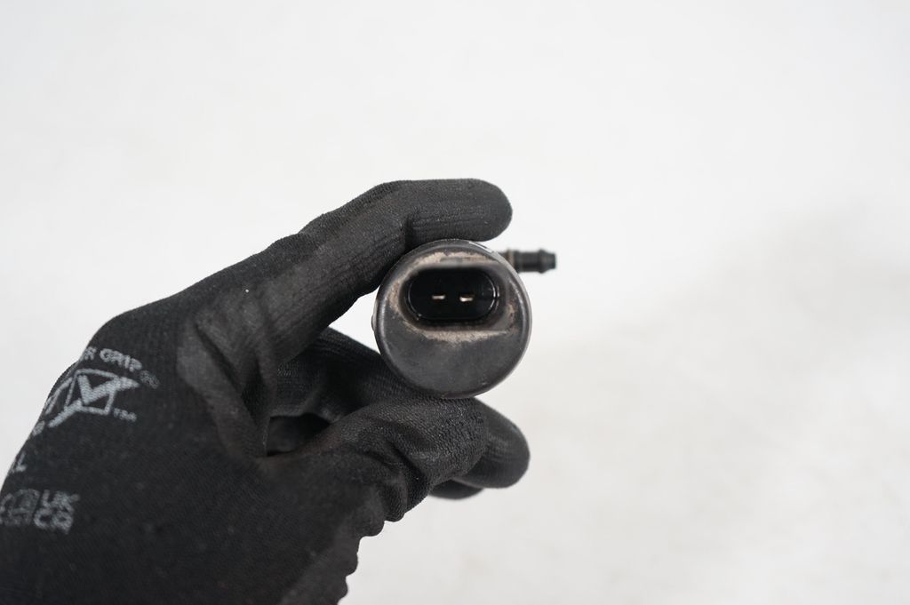 Windscreen/windshield washer pump (6)