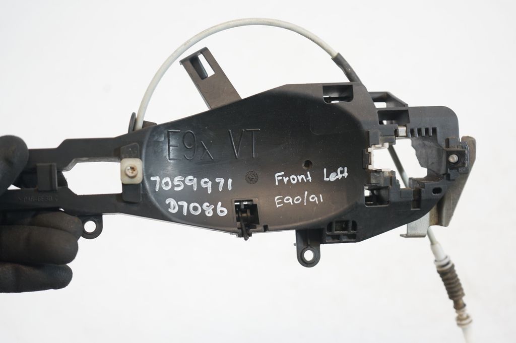 Front door exterior handle/bracket (7)