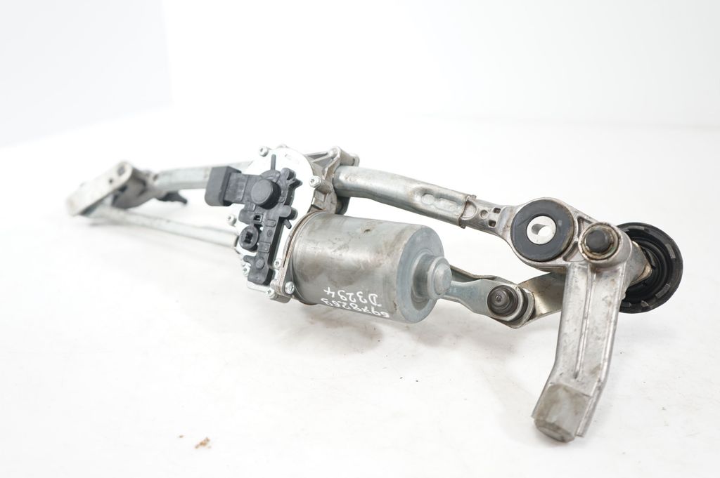 Front wiper linkage and motor (9)