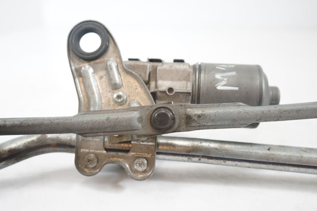 Front wiper linkage and motor (8)