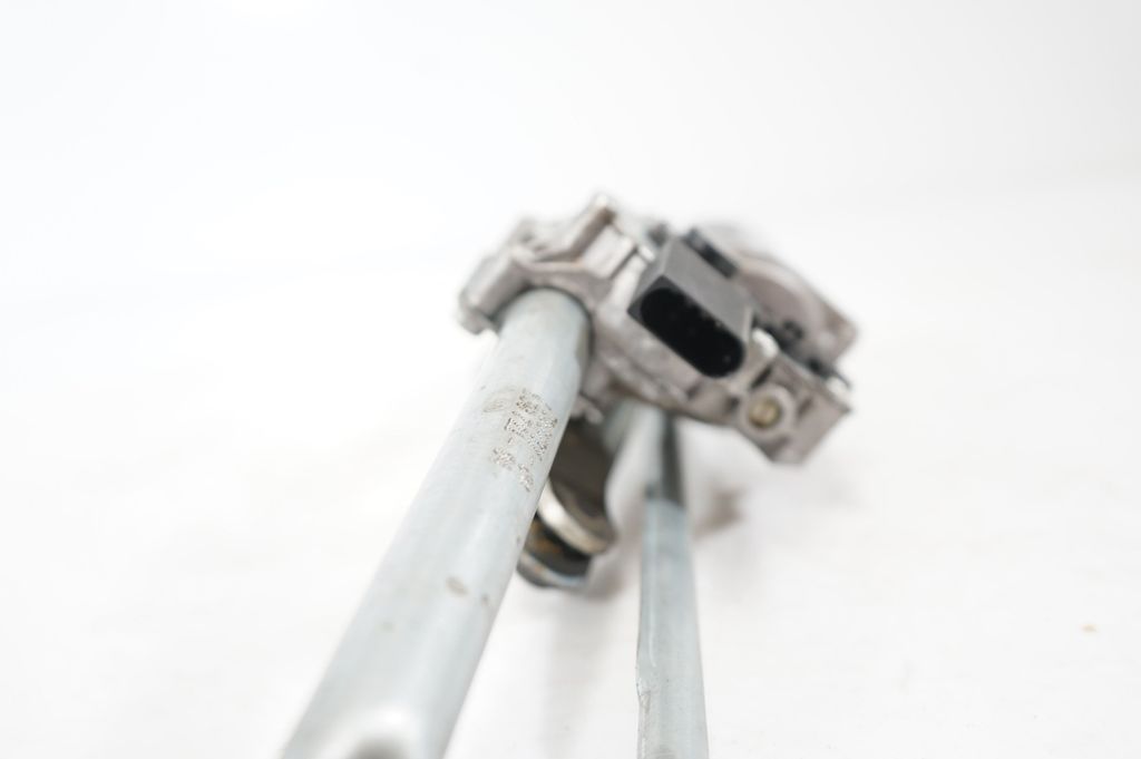 Front wiper linkage and motor (8)