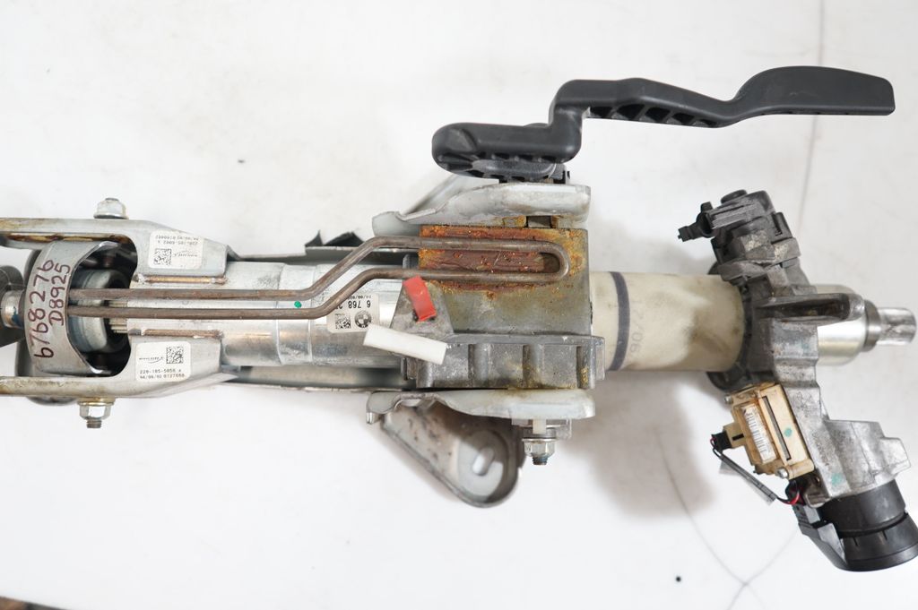 Steering wheel axle (9)