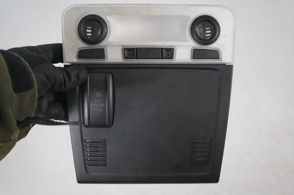 Front seat light (7)