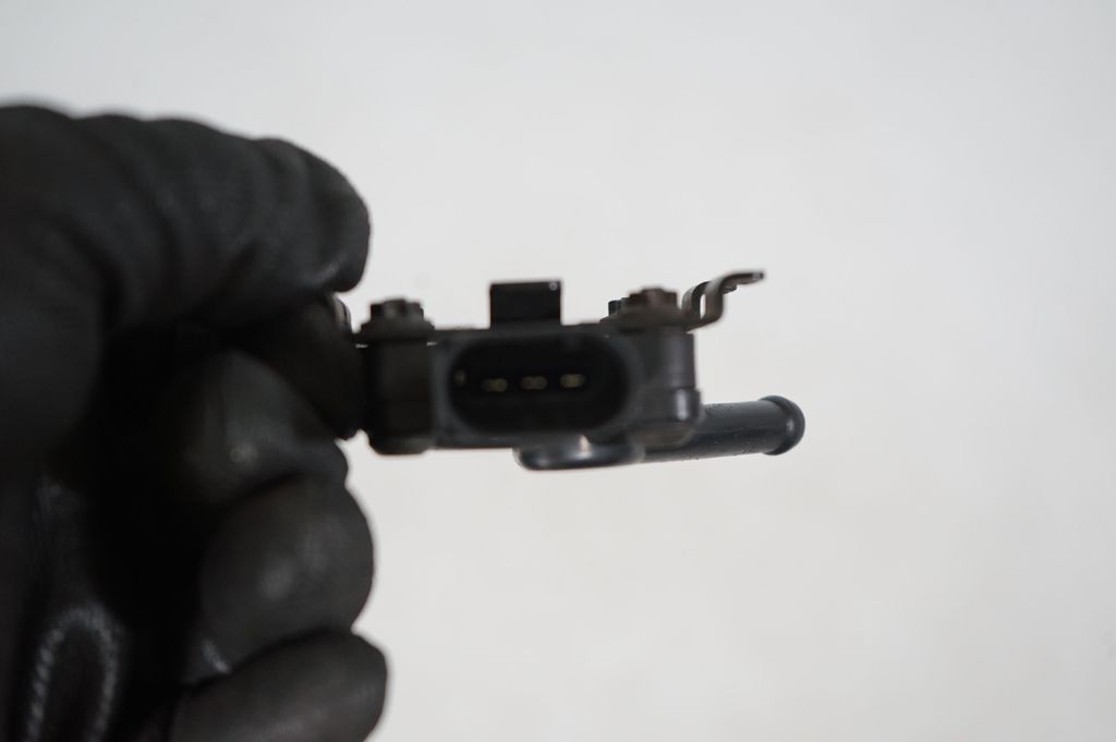 Exhaust gas pressure sensor (7)