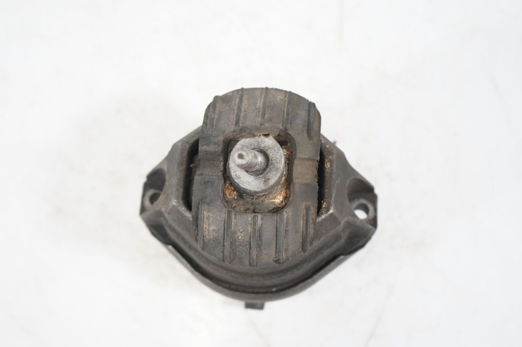 Engine mount bracket (7)