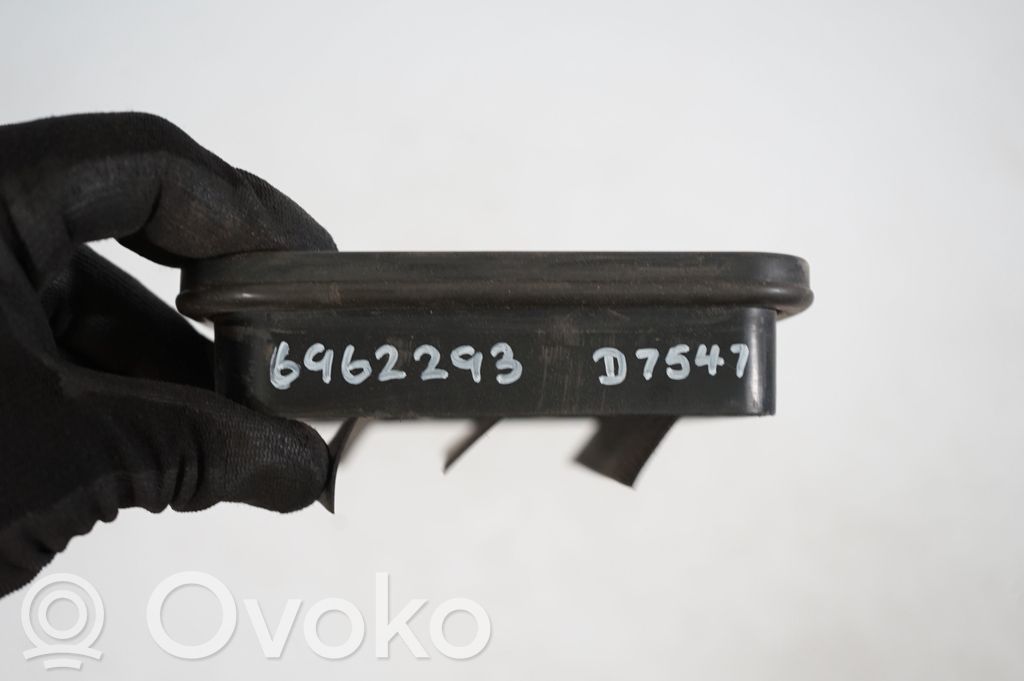 Quarter panel pressure vent (8)