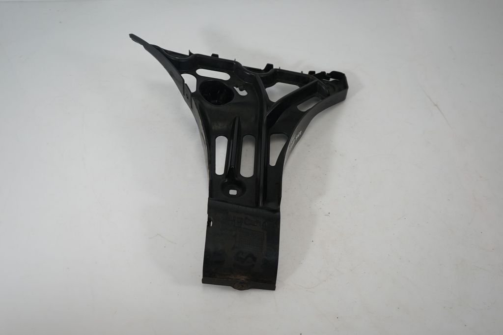 Rear bumper mounting bracket