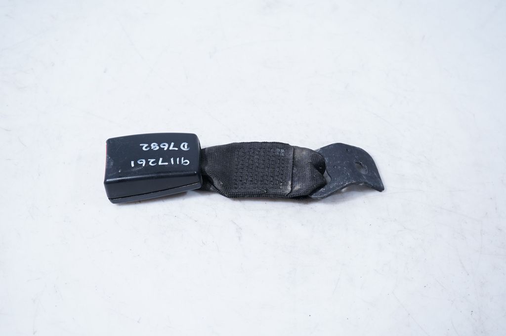Rear seatbelt buckle (3)
