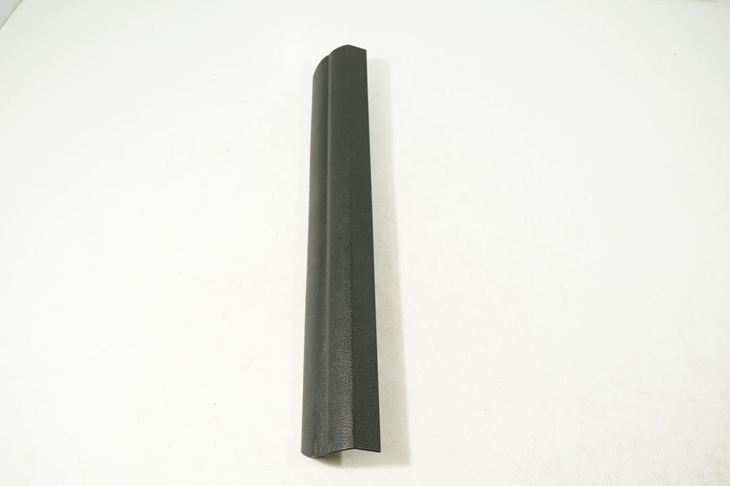 Front sill trim cover (2)