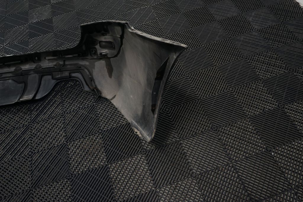 Rear bumper (14)