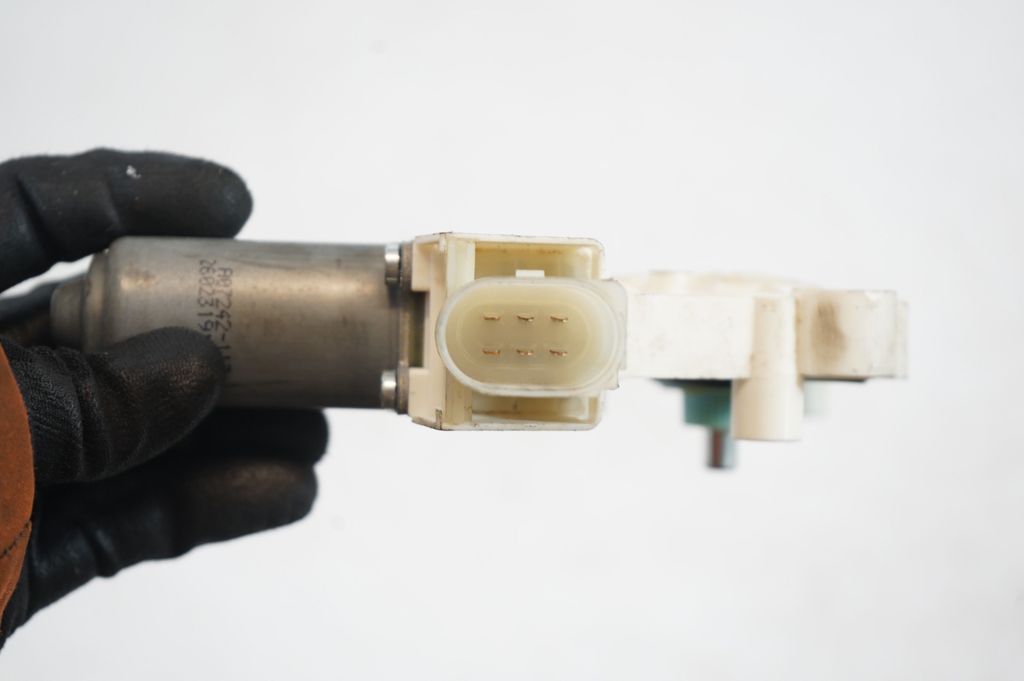 Front door window regulator with motor (6)