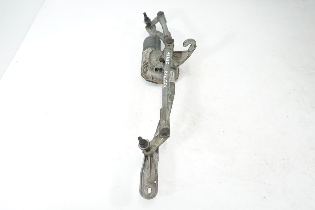 Front wiper linkage and motor (4)