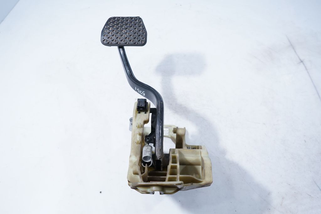 Brake pedal (2)