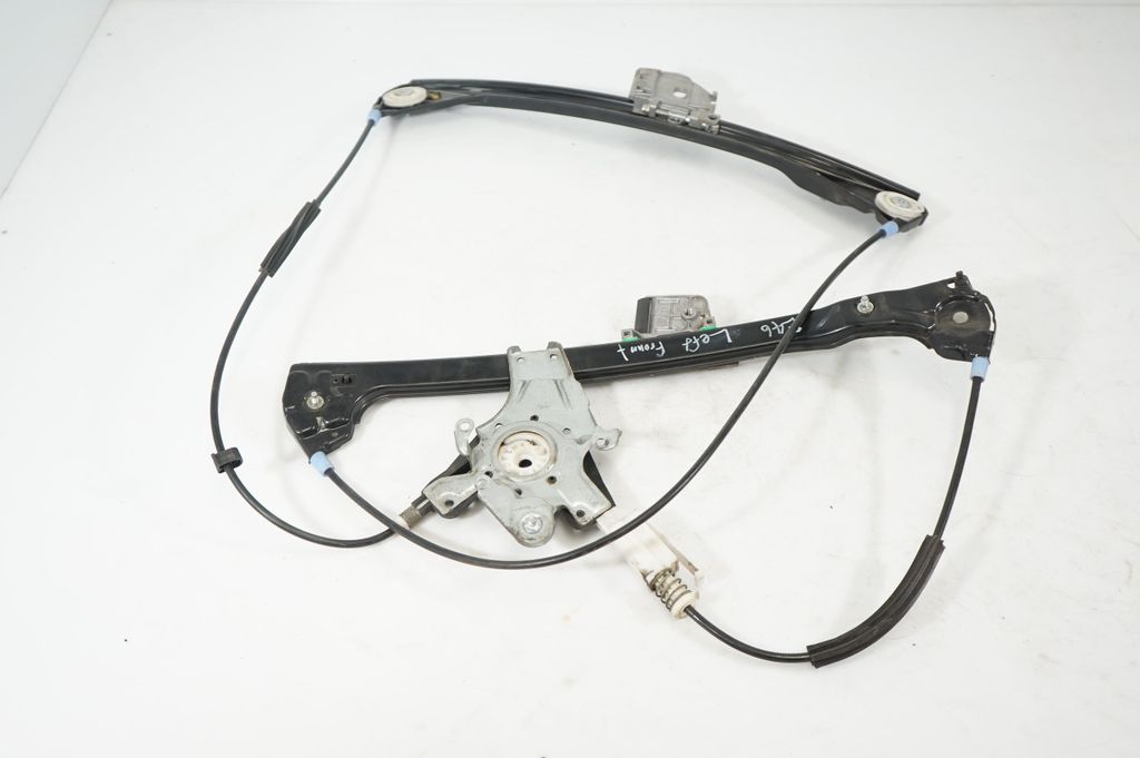 Front door window regulator with motor (3)