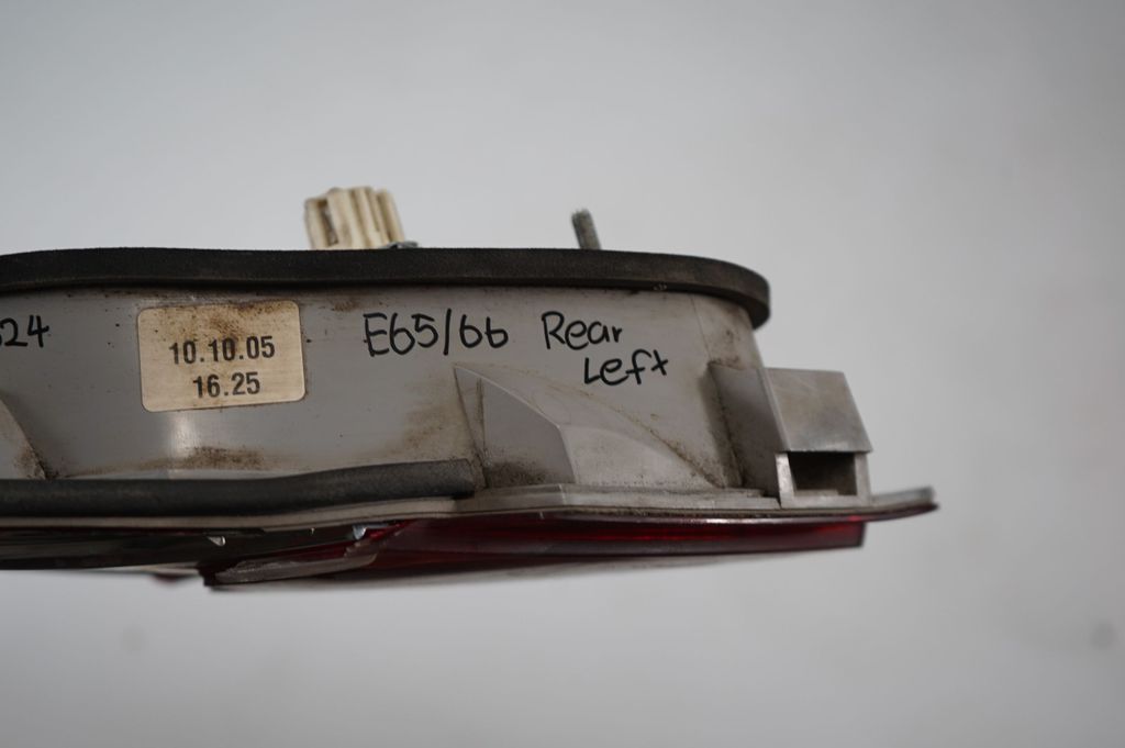 Tailgate rear/tail lights (10)