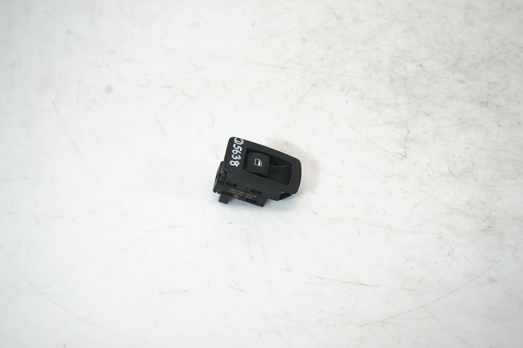 Hazard light switch (4)