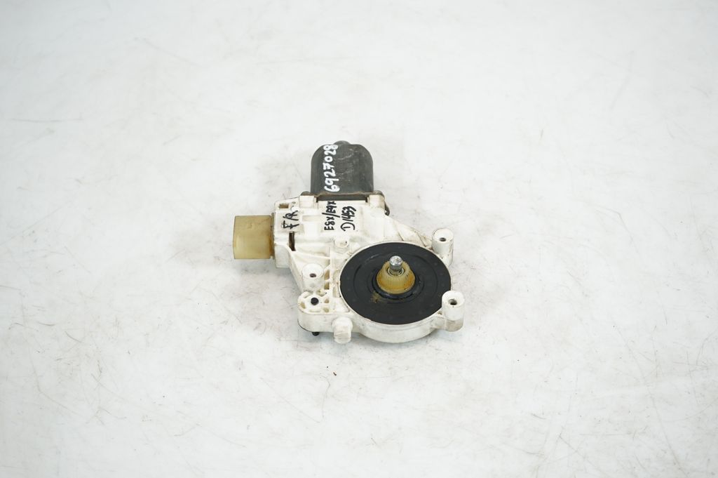 Front door window regulator with motor (4)