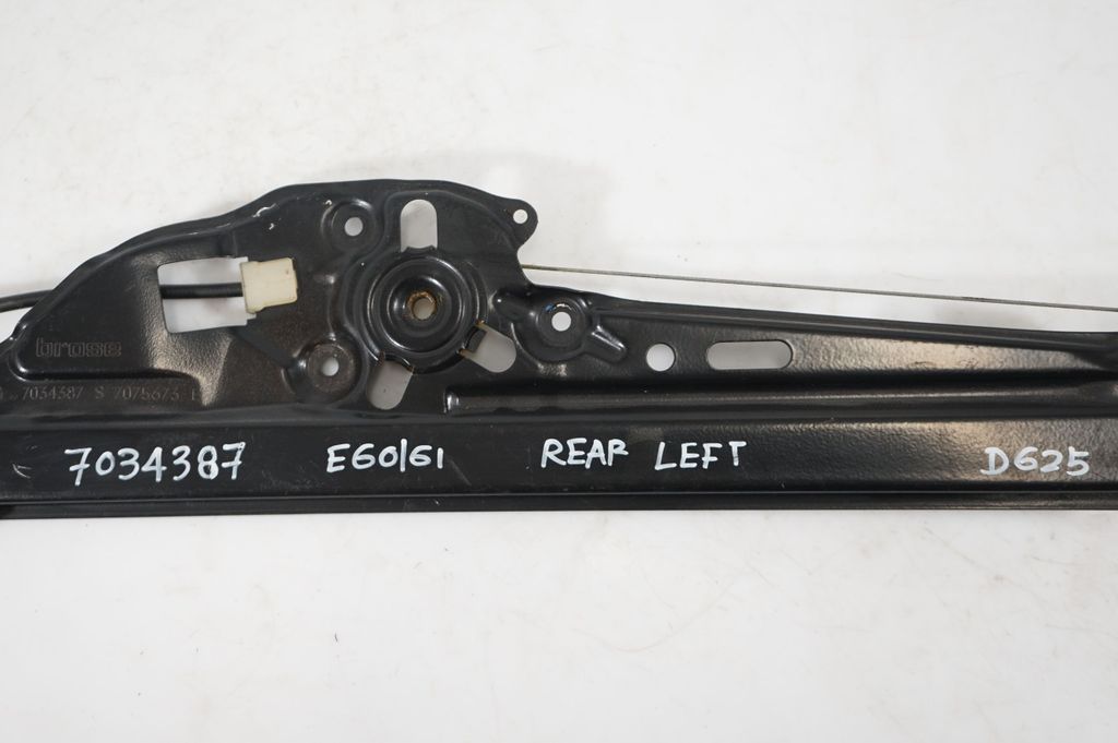 Rear door window regulator with motor (8)