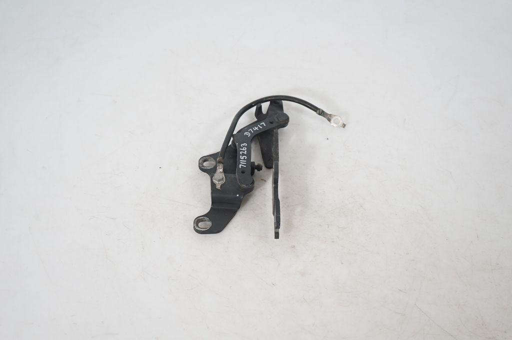 Engine bonnet/hood hinges (4)