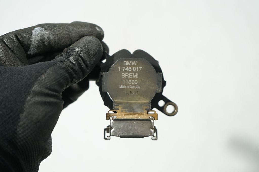 High voltage ignition coil (8)