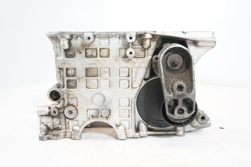 Engine head (11)