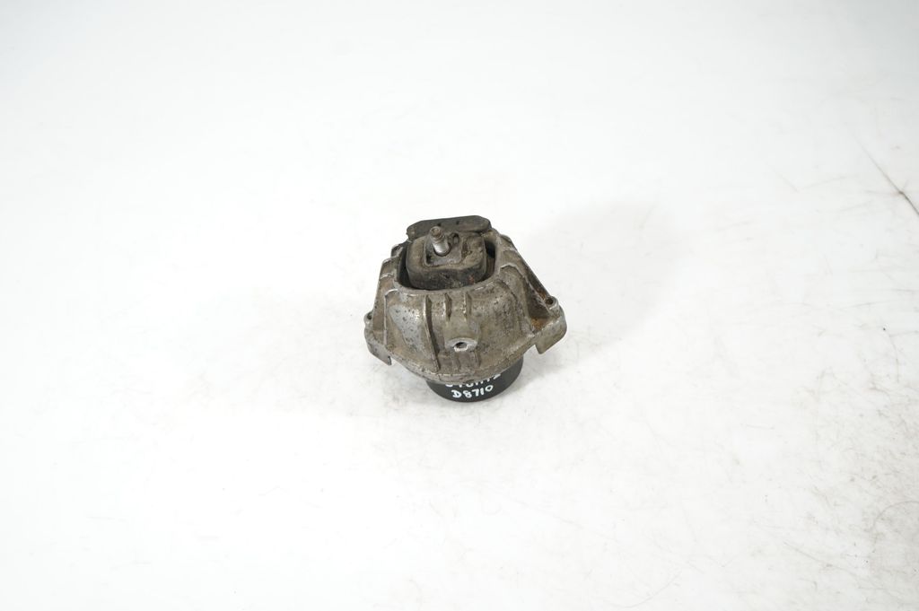 Engine mount bracket