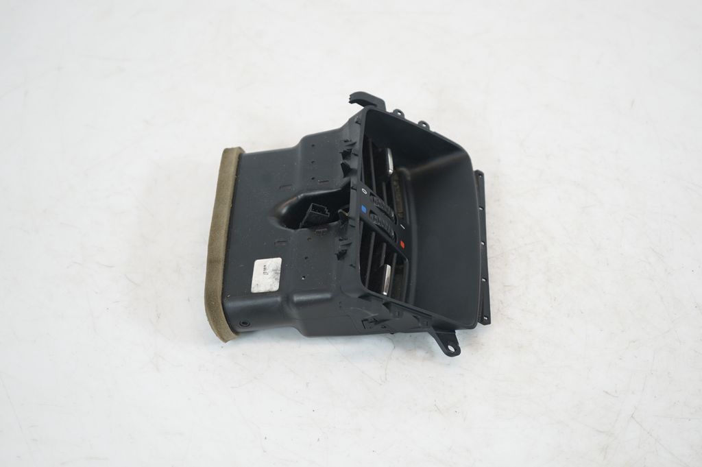 Rear air vent grill (4)