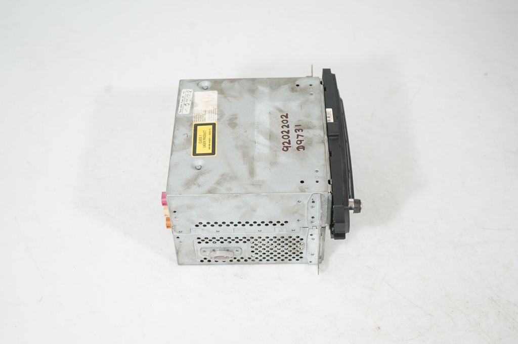 Radio/CD/DVD/GPS head unit (4)