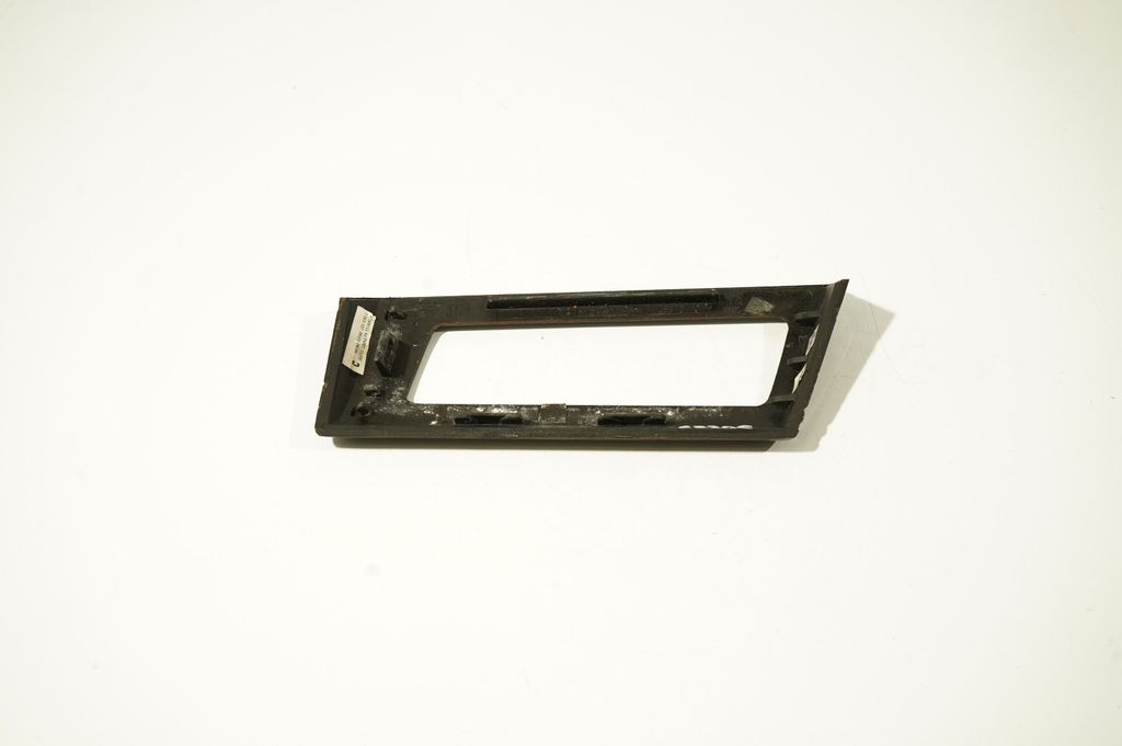Dashboard glove box trim (6)