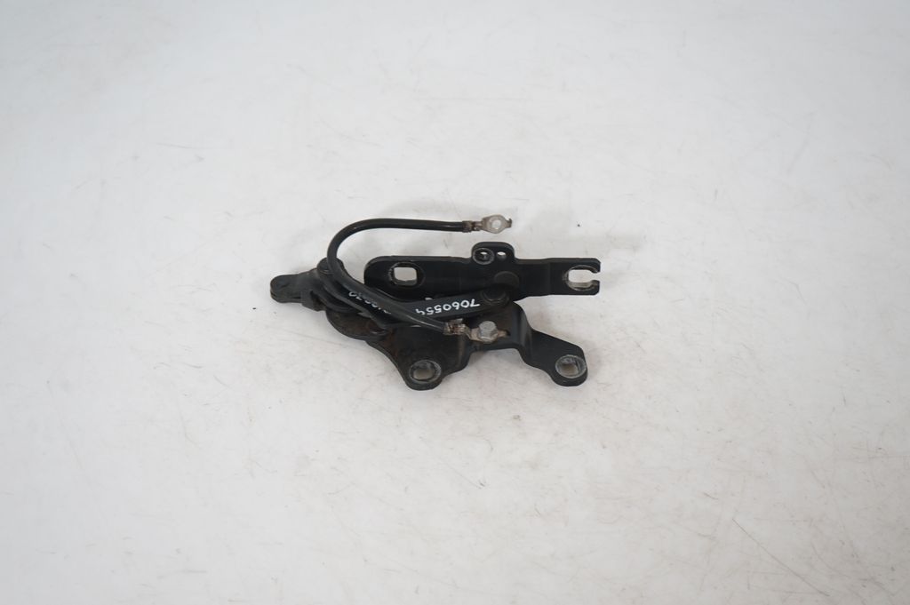 Engine bonnet/hood hinges (3)