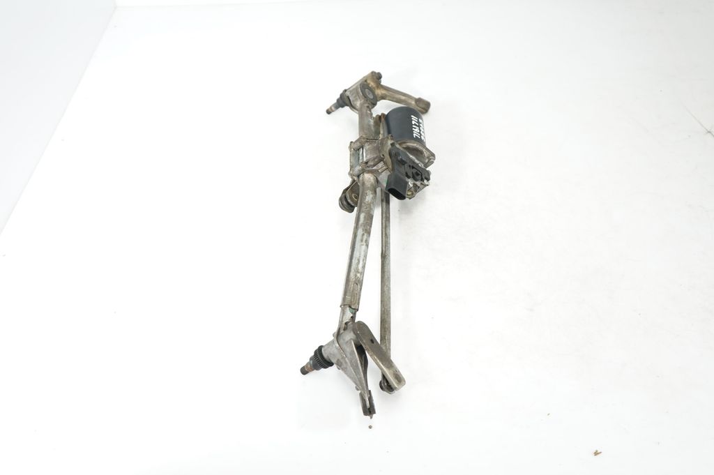 Front wiper linkage and motor (4)