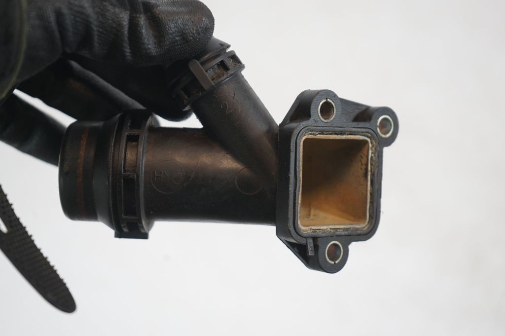 Engine coolant pipe/hose (6)