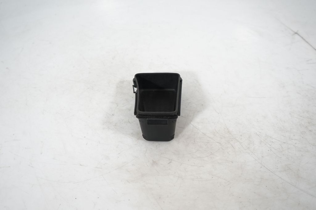 Gear shifter surround trim plastic (3)