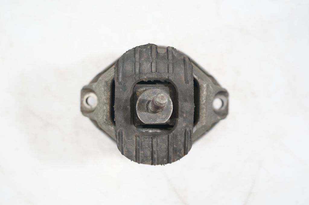 Engine mount bracket (7)