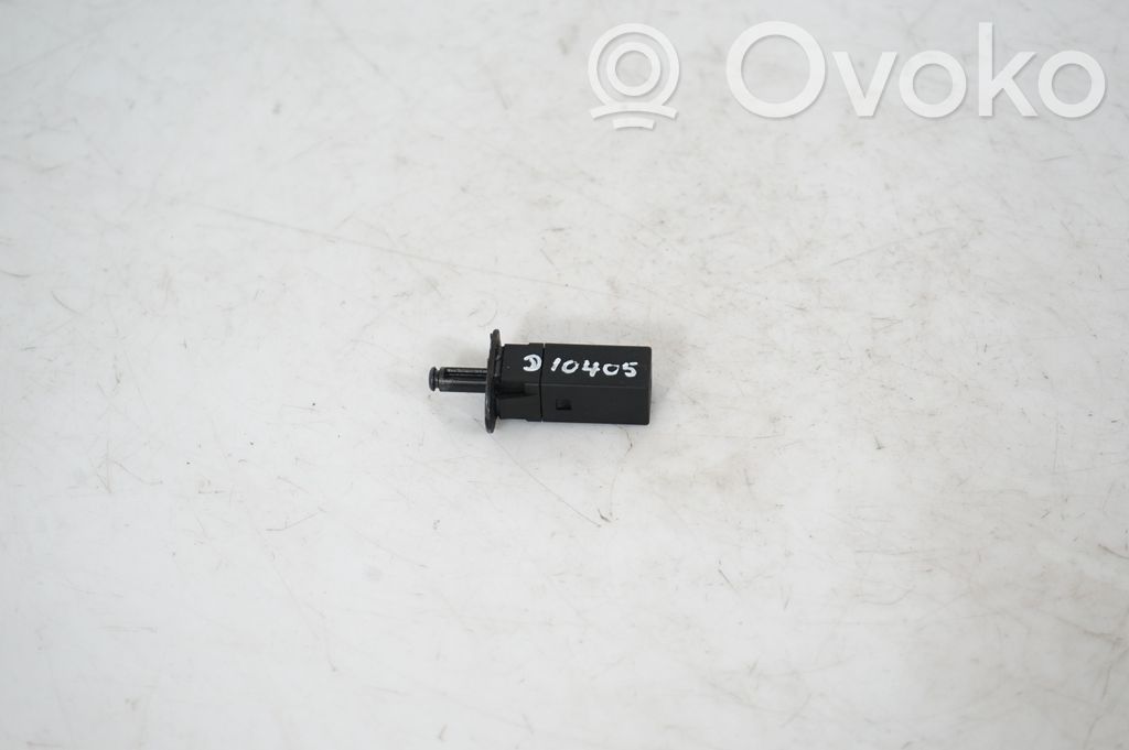 Fuel tank cap lock (6)