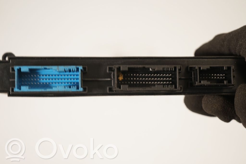 Comfort/convenience module (5)