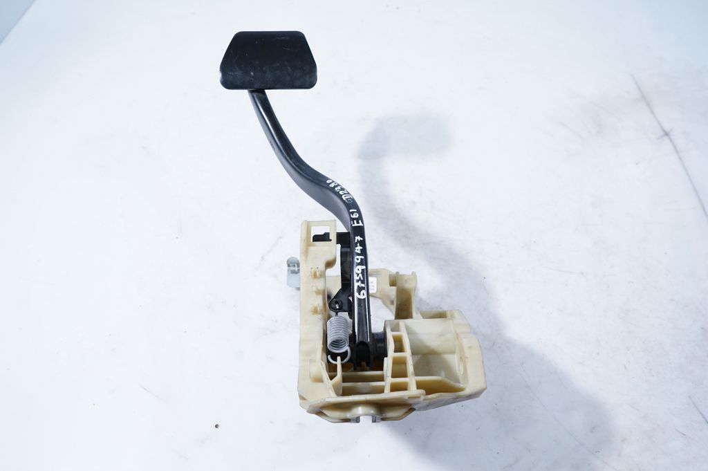 Brake pedal (2)