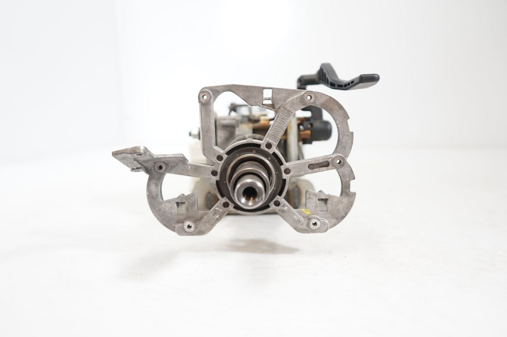 Steering wheel axle (8)