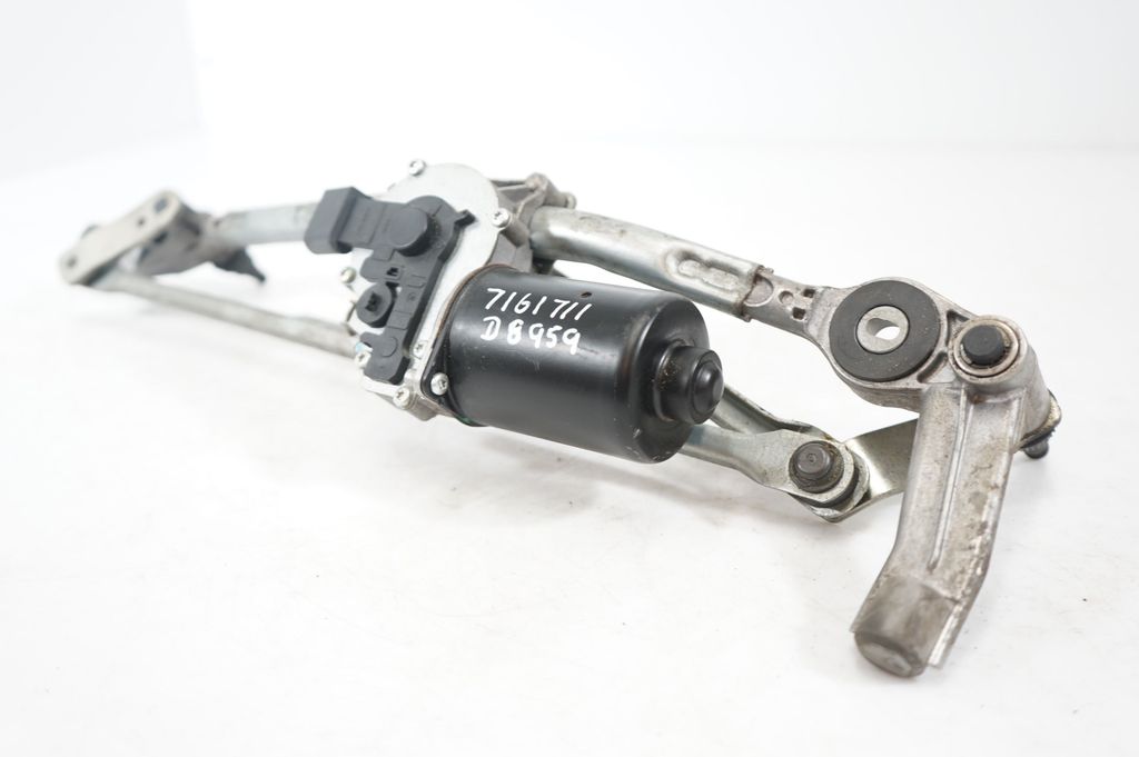 Front wiper linkage and motor (7)