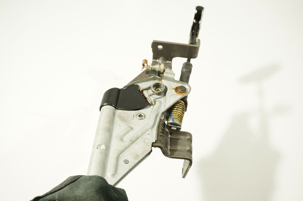 Handbrake/parking brake lever assembly (7)
