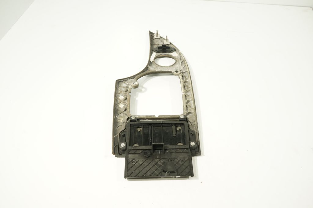 Gear shifter surround trim plastic (8)
