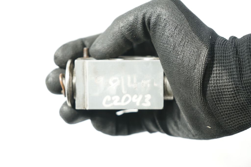 Air conditioning (A/C) expansion valve (10)