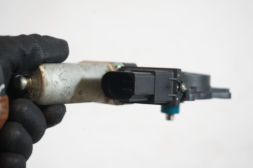 Rear door window regulator with motor (7)